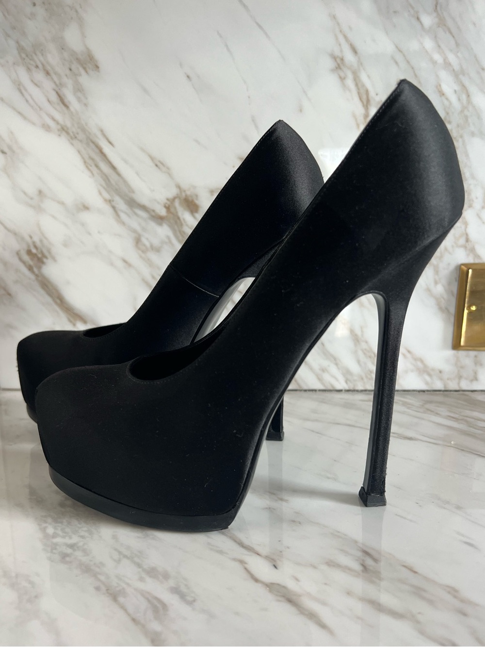 YVES SAINT LAURENT TRIBTOO Black Satin PLATFORM PUMPS SZ 8.5 EU38.5